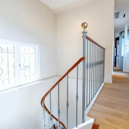 Superbe Maison, Toit Terrasse, Climatisee, Parking